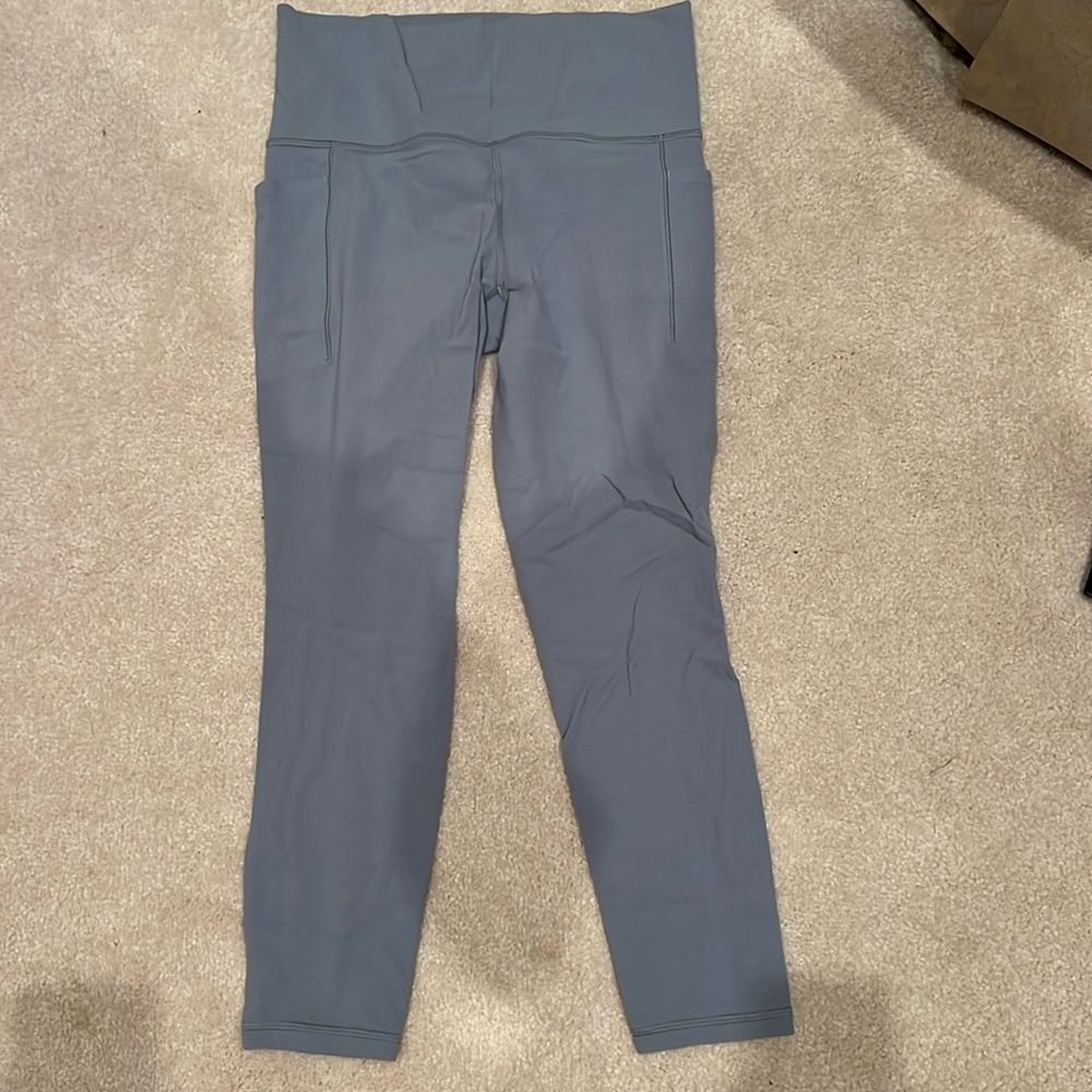 Athleta Salutation Stash Pocket 7/8 Tight